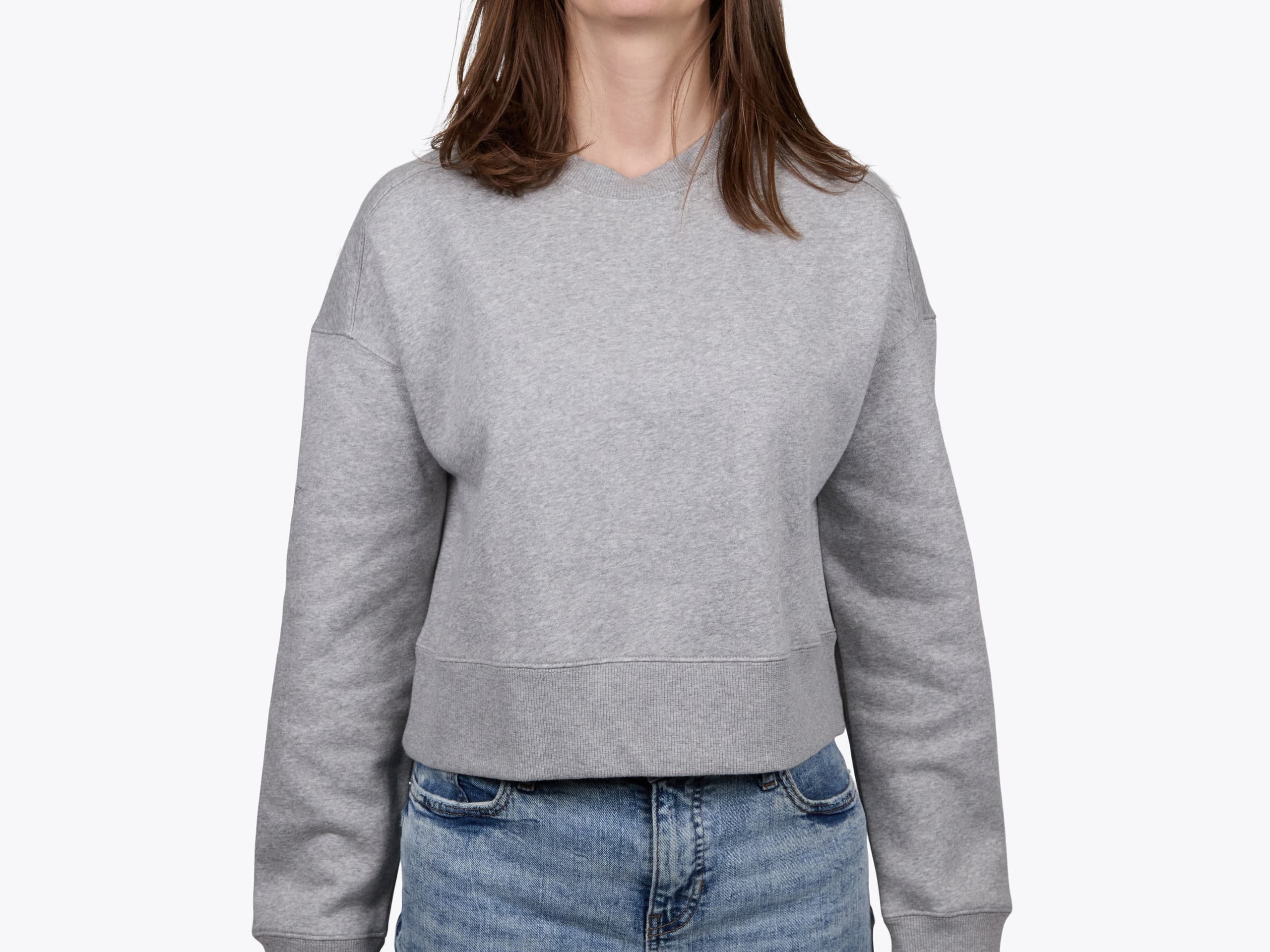 District DT1105 Women’s Perfect Weight Fleece Cropped Crew in Heathered Steel (model:female, size:small, view:front)